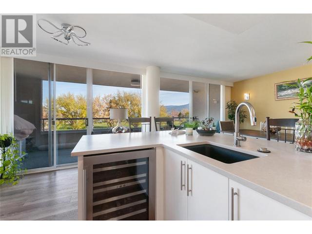 203 - 86 Lakeshore Drive, Condo with 2 bedrooms, 2 bathrooms and 2 parking in Penticton BC | Image 5