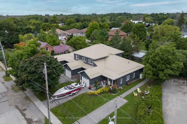 19 Queen St, House detached with 8 bedrooms, 8 bathrooms and 7 parking in Kawartha Lakes ON | Image 2