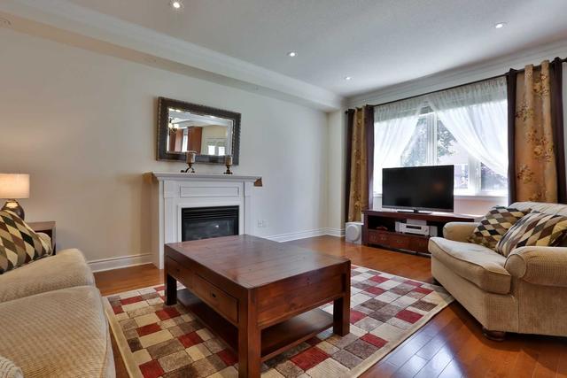 1070 Warby Tr, House detached with 3 bedrooms, 3 bathrooms and 6 parking in Newmarket ON | Image 9