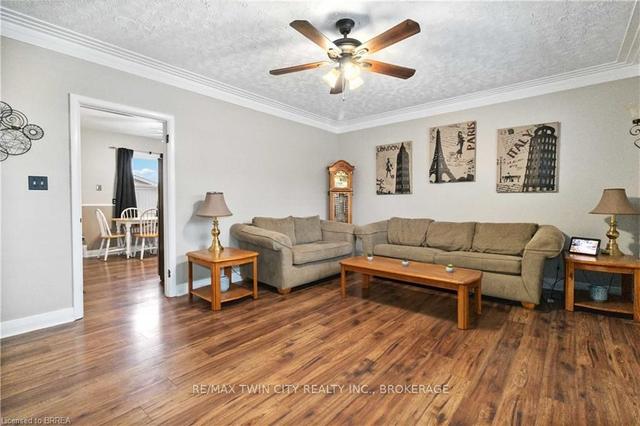 37 High St, House detached with 3 bedrooms, 2 bathrooms and 5 parking in Brantford ON | Image 37