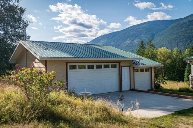 6291 Mill Creek Road, House detached with 4 bedrooms, 3 bathrooms and 10 parking in Central Kootenay E BC | Image 8