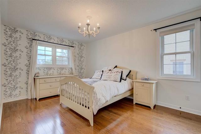 26 Chambery Cres, House detached with 4 bedrooms, 3 bathrooms and 4 parking in Markham ON | Image 13