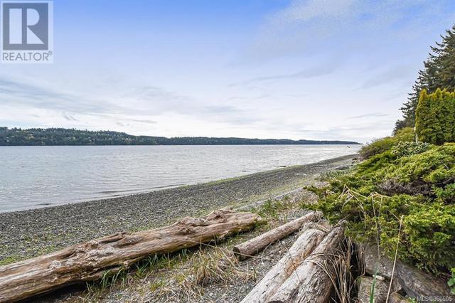 7602 Ships Point Rd, House detached with 3 bedrooms, 3 bathrooms and 6 parking in Comox Valley A BC | Image 10