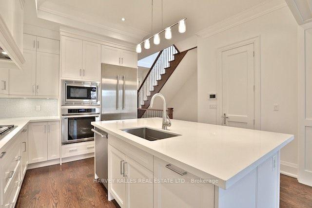 405b Melrose Ave, House detached with 4 bedrooms, 5 bathrooms and 1 parking in Toronto ON | Image 3