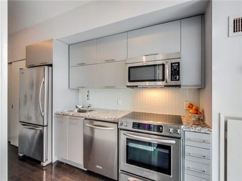 lph15 - 21 Nelson St, Condo with 1 bedrooms, 2 bathrooms and 2 parking in Toronto ON | Image 4