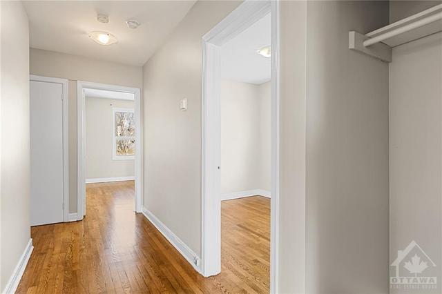 1187 Dorchester Avenue, Condo with 3 bedrooms, 1 bathrooms and 1 parking in Ottawa ON | Image 9