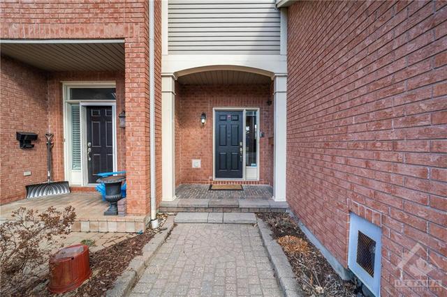 3185 Uplands Drive, Townhouse with 3 bedrooms, 3 bathrooms and 3 parking in Ottawa ON | Image 3