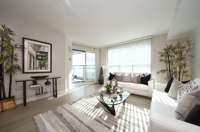 611 - 99 Harbour Sq, Condo with 1 bedrooms, 1 bathrooms and 1 parking in Toronto ON | Image 2