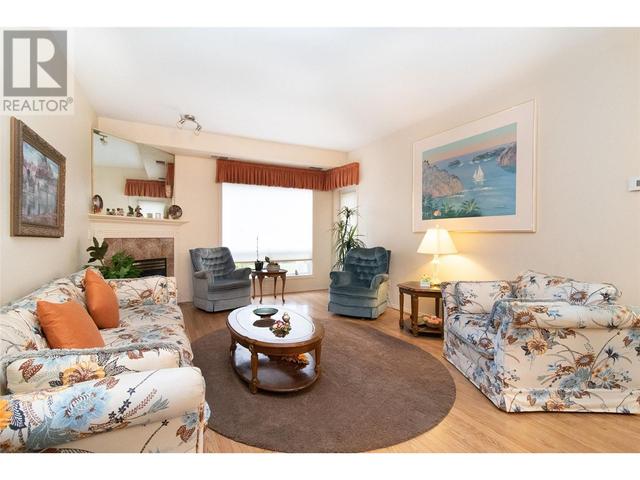 107 - 2300 Benvoulin Road, Condo with 3 bedrooms, 2 bathrooms and 1 parking in Kelowna BC | Image 3