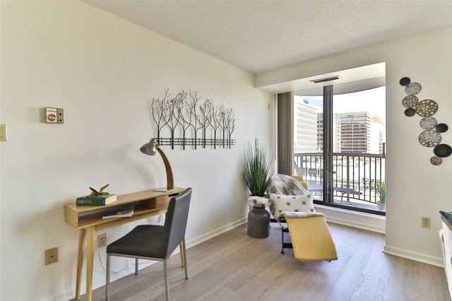 504 - 47 St Clair Ave W, Condo with 2 bedrooms, 2 bathrooms and 1 parking in Toronto ON | Image 4
