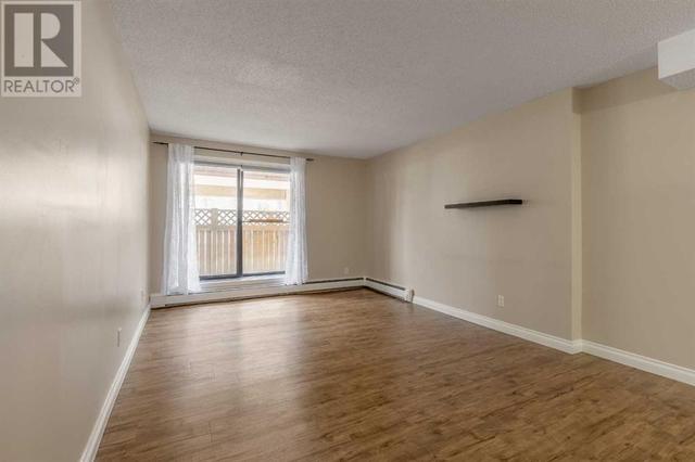 111, - 5 Berkeley Place W, Condo with 2 bedrooms, 1 bathrooms and 1 parking in Lethbridge AB | Image 11