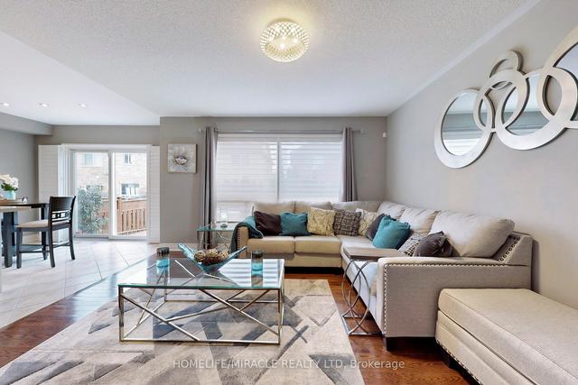 952 Zelinsky Cres, House semidetached with 3 bedrooms, 3 bathrooms and 3 parking in Milton ON | Image 2