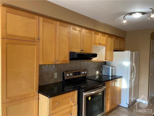 288 Goldridge Drive, Townhouse with 3 bedrooms, 3 bathrooms and 3 parking in Ottawa ON | Image 11