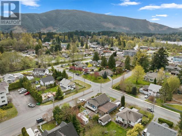 33 Coronation St, House detached with 3 bedrooms, 2 bathrooms and 2 parking in Lake Cowichan BC | Image 33
