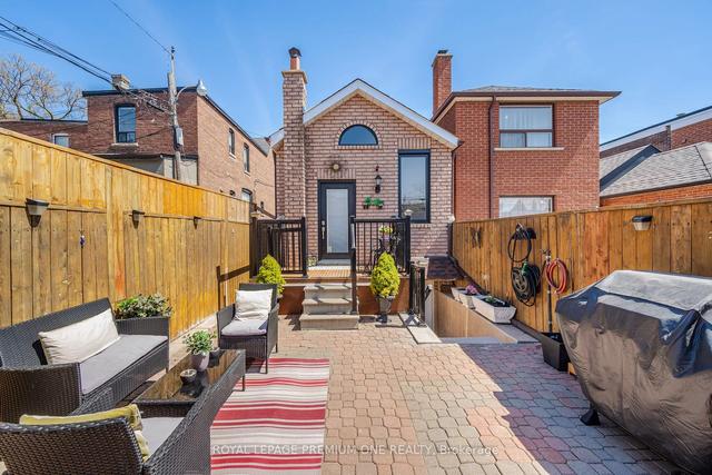 524 Salem Ave N, House detached with 2 bedrooms, 2 bathrooms and 2 parking in Toronto ON | Image 30
