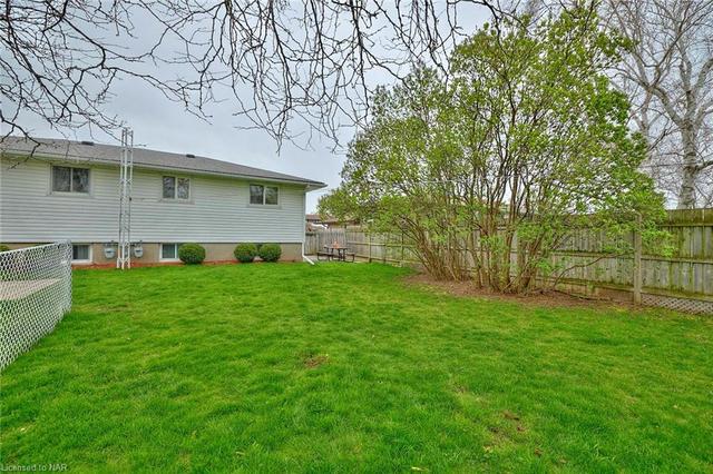 4691 Pettit Avenue, House semidetached with 3 bedrooms, 2 bathrooms and 3 parking in Niagara Falls ON | Image 15