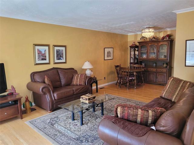 38 Hasbrooke Dr, House semidetached with 3 bedrooms, 3 bathrooms and 3 parking in Toronto ON | Image 4