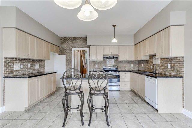 8 Terceira Circ, House semidetached with 3 bedrooms, 4 bathrooms and 2 parking in Toronto ON | Image 4