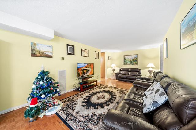 405 - 150 Neptune Dr, Condo with 3 bedrooms, 2 bathrooms and 1 parking in Toronto ON | Image 39