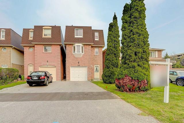 29 Crown Acres Crt, House detached with 3 bedrooms, 4 bathrooms and 3 parking in Toronto ON | Image 1