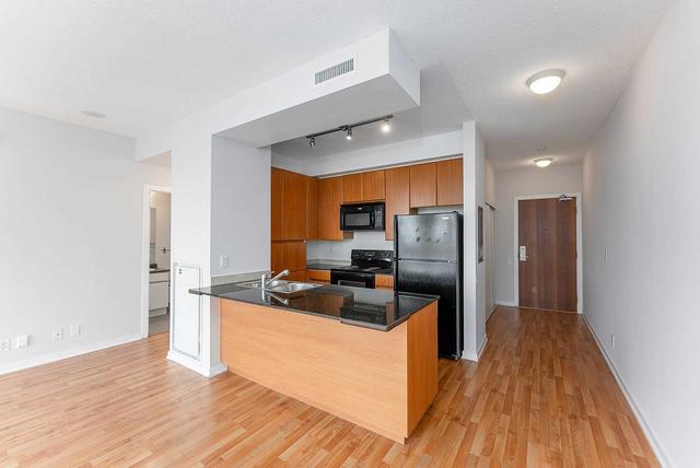 705 - 30 Canterbury Pl, Condo with 1 bedrooms, 1 bathrooms and 1 parking in Toronto ON | Image 11