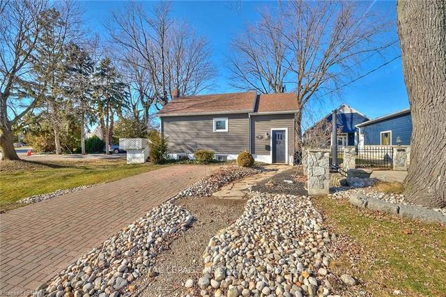 10 Colton Ave, House detached with 1 bedrooms, 1 bathrooms and 2 parking in St. Catharines ON | Image 11