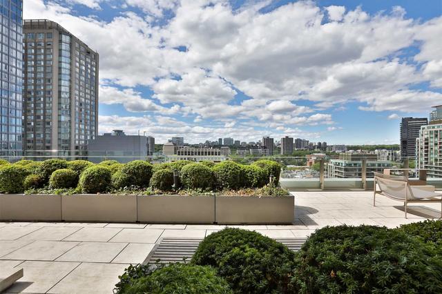 1102 - 155 Cumberland St, Condo with 2 bedrooms, 3 bathrooms and 2 parking in Toronto ON | Image 20