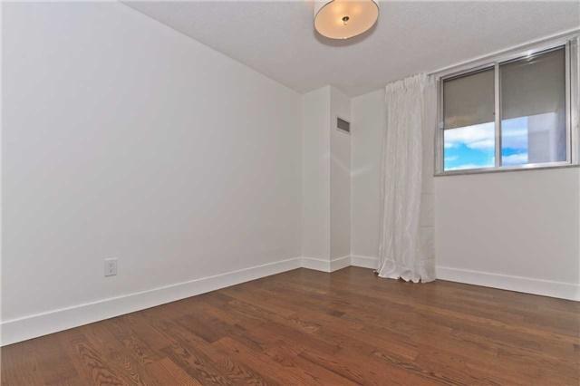 1002 - 820 Burnhamthorpe Rd, Condo with 3 bedrooms, 2 bathrooms and 1 parking in Toronto ON | Image 12