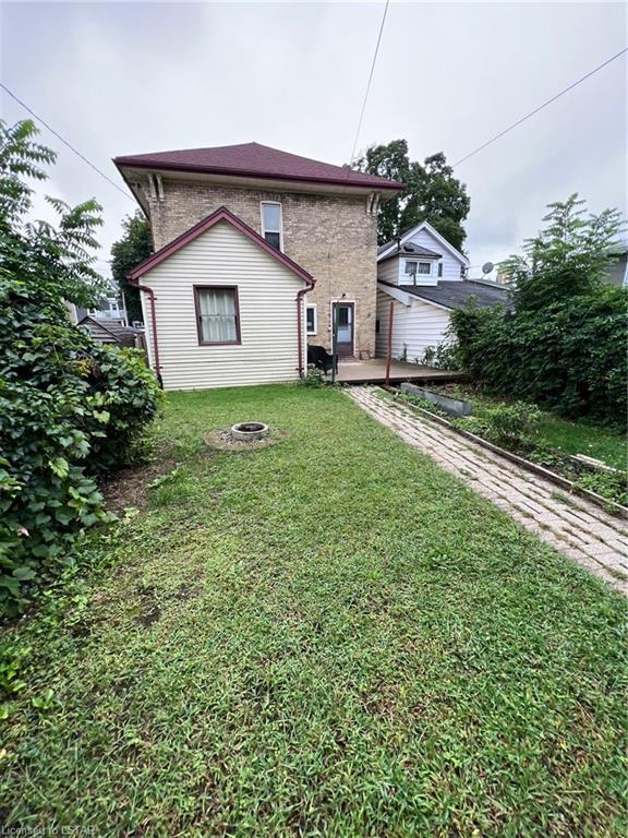 95 Centre Street W, House detached with 4 bedrooms, 2 bathrooms and 4 parking in Strathroy Caradoc ON | Image 5