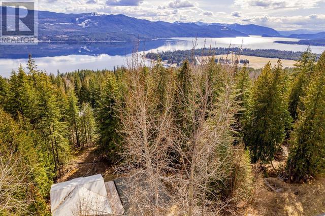 7430 Crowfoot Drive, House detached with 3 bedrooms, 1 bathrooms and null parking in Columbia Shuswap F BC | Image 25