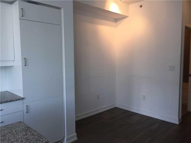 1610 - 426 University Ave, Condo with 2 bedrooms, 1 bathrooms and 0 parking in Toronto ON | Image 2