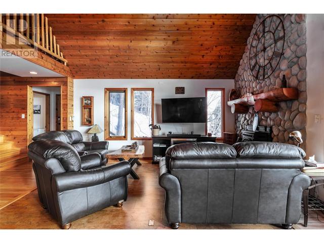 9434 Hodges Road, House detached with 5 bedrooms, 3 bathrooms and 6 parking in Central Okanagan West BC | Image 9