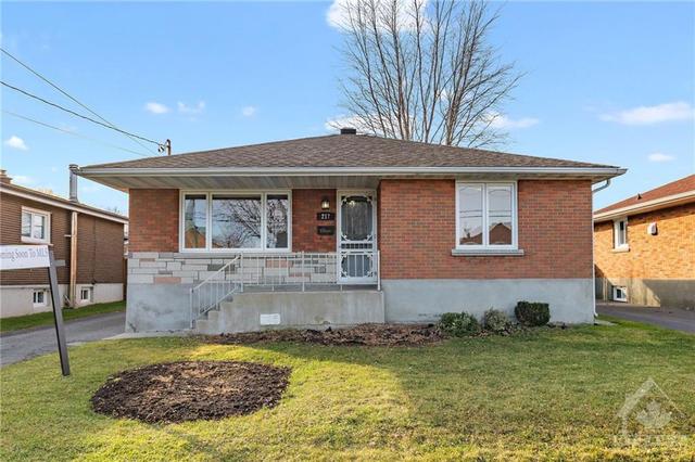 217 Anthony Street, House detached with 3 bedrooms, 1 bathrooms and 4 parking in Cornwall ON | Image 2