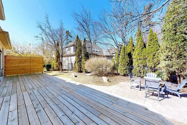 39 Holyrood Ave, House detached with 3 bedrooms, 4 bathrooms and 6 parking in Oakville ON | Image 15