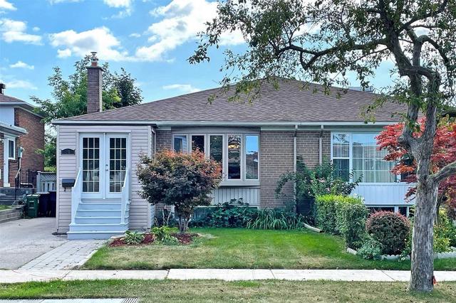 25 Clydesdale Dr, House semidetached with 3 bedrooms, 2 bathrooms and 3 parking in Toronto ON | Image 1