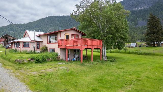 4512 48th Street, House detached with 2 bedrooms, 1 bathrooms and 6 parking in Central Kootenay B BC | Image 22