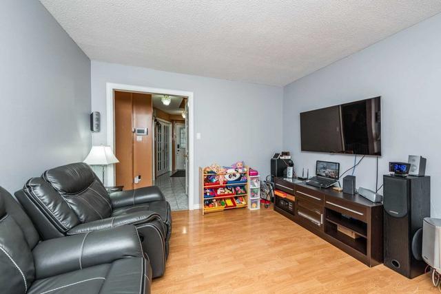 86 Candy Cres, House detached with 4 bedrooms, 4 bathrooms and 6 parking in Brampton ON | Image 2