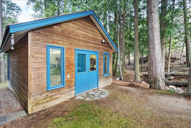 3195 Heddle Road, House detached with 3 bedrooms, 2 bathrooms and null parking in Central Kootenay F BC | Image 49