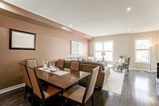 19 Cedar Lake Cres, Townhouse with 3 bedrooms, 4 bathrooms and 2 parking in Brampton ON | Image 5
