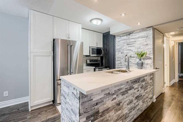 10 - 85 Lillian St, Townhouse with 2 bedrooms, 2 bathrooms and 1 parking in Toronto ON | Image 3