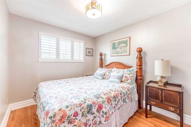 54 Horfield Ave, House detached with 3 bedrooms, 2 bathrooms and 4 parking in Toronto ON | Image 16