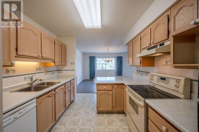 408 - 195 Warren Avenue, Condo with 2 bedrooms, 2 bathrooms and null parking in Penticton BC | Image 2