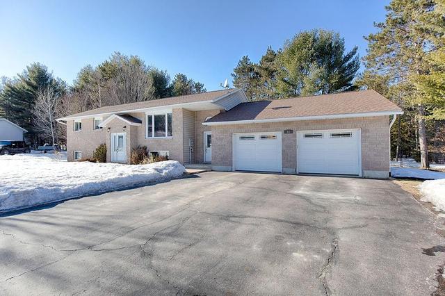 14 Jamie Crescent, House detached with 4 bedrooms, 2 bathrooms and 8 parking in Petawawa ON | Image 1