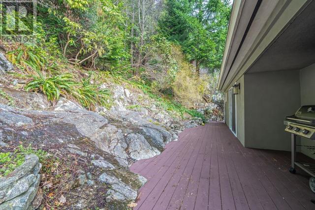 6945 Marine Drive, House detached with 4 bedrooms, 3 bathrooms and 4 parking in West Vancouver BC | Image 33