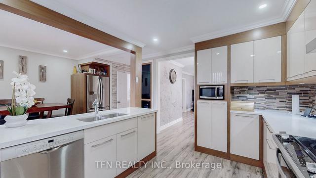 60 Elise Terr, House semidetached with 3 bedrooms, 3 bathrooms and 4 parking in Toronto ON | Image 2