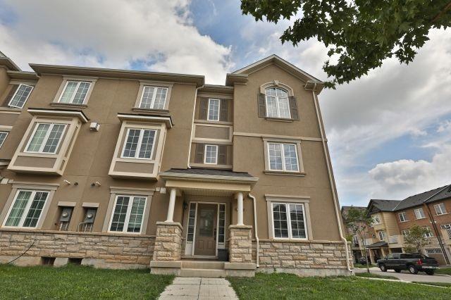 335 Ellen Davidson Dr, House attached with 3 bedrooms, 3 bathrooms and 1 parking in Oakville ON | Image 2