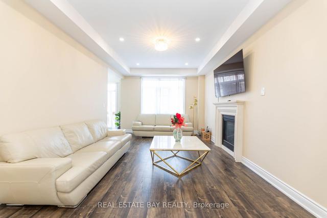75 Ruffle Lane, House semidetached with 3 bedrooms, 4 bathrooms and 2 parking in Richmond Hill ON | Image 35