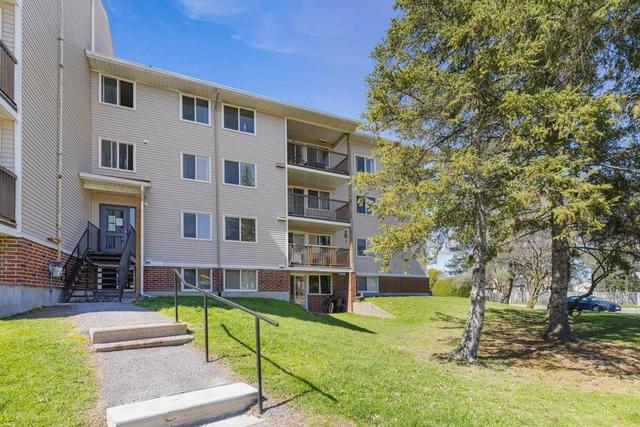 208 - 6532 Bilberry Drive, Condo with 2 bedrooms, 2 bathrooms and 1 parking in Ottawa ON | Image 2