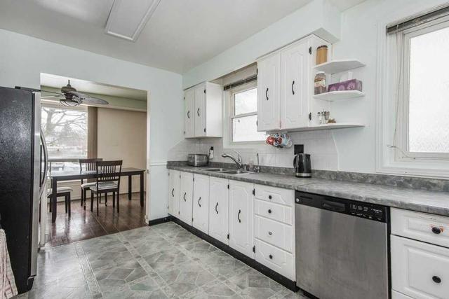 86 Hahn Ave, House detached with 3 bedrooms, 2 bathrooms and 3 parking in Cambridge ON | Image 3