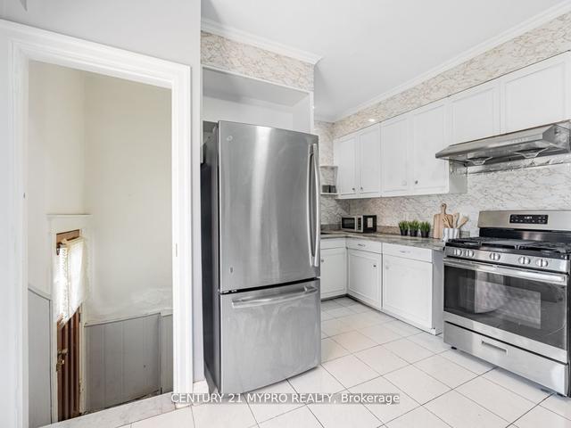 1943 Dufferin St, House detached with 3 bedrooms, 4 bathrooms and 3 parking in Toronto ON | Image 5